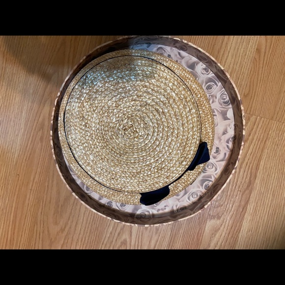 Straw hat with blue bow - Picture 4 of 16